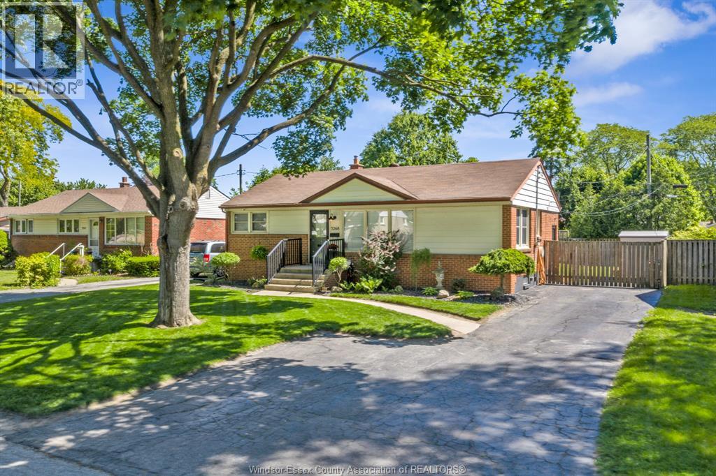 3268 Virginia Park, Windsor, Ontario  N9E 2C3 - Photo 3 - 26012972