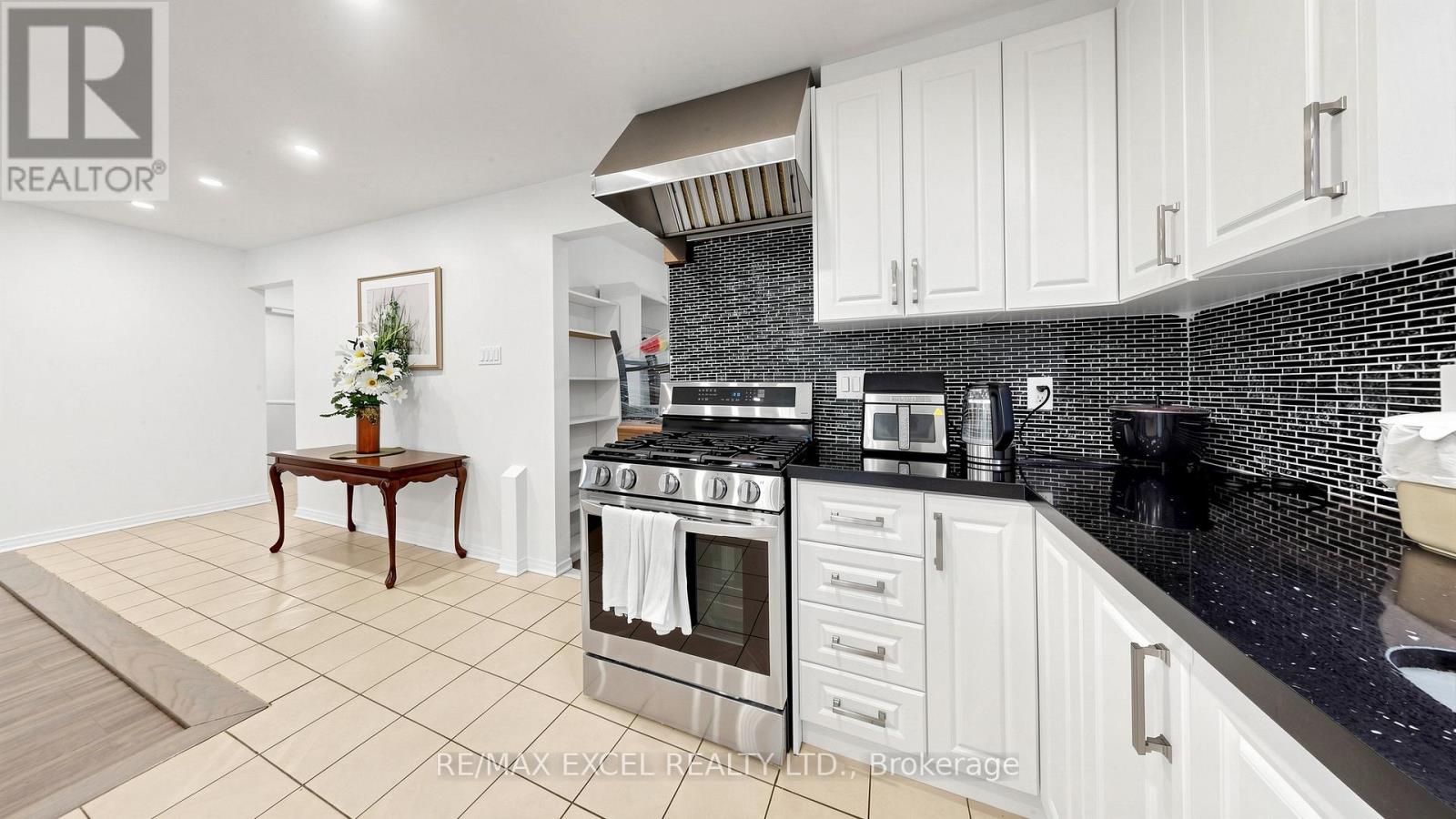 28 Halfway Avenue, Toronto, Ontario  M1B 4M7 - Photo 17 - E13227060