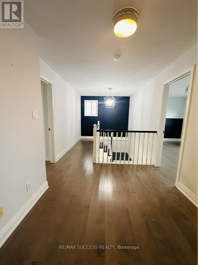 64 Garth Trails Crescent, Hamilton, Ontario  L9B 2X1 - Photo 5 - X13236178