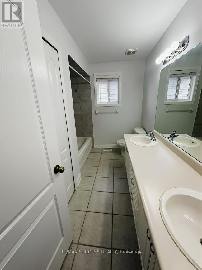 64 Garth Trails Crescent, Hamilton, Ontario  L9B 2X1 - Photo 9 - X13236178