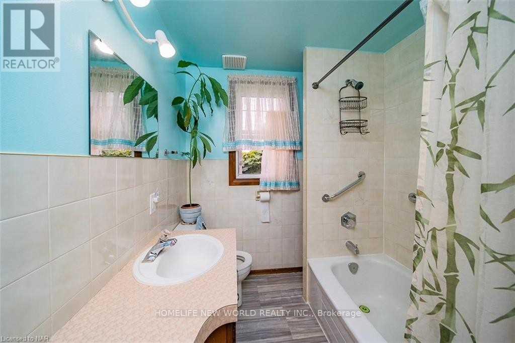 Side - 6568 Orchard Avenue, Niagara Falls, Ontario  L2G 4H5 - Photo 14 - X13236286