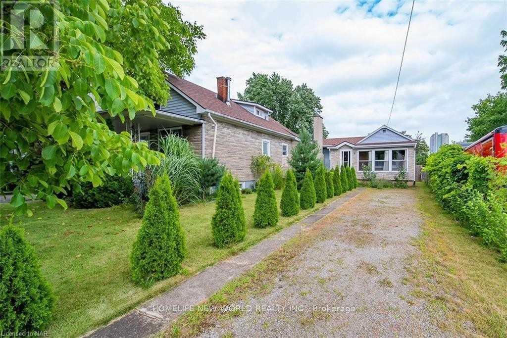 Side - 6568 Orchard Avenue, Niagara Falls, Ontario  L2G 4H5 - Photo 2 - X13236286