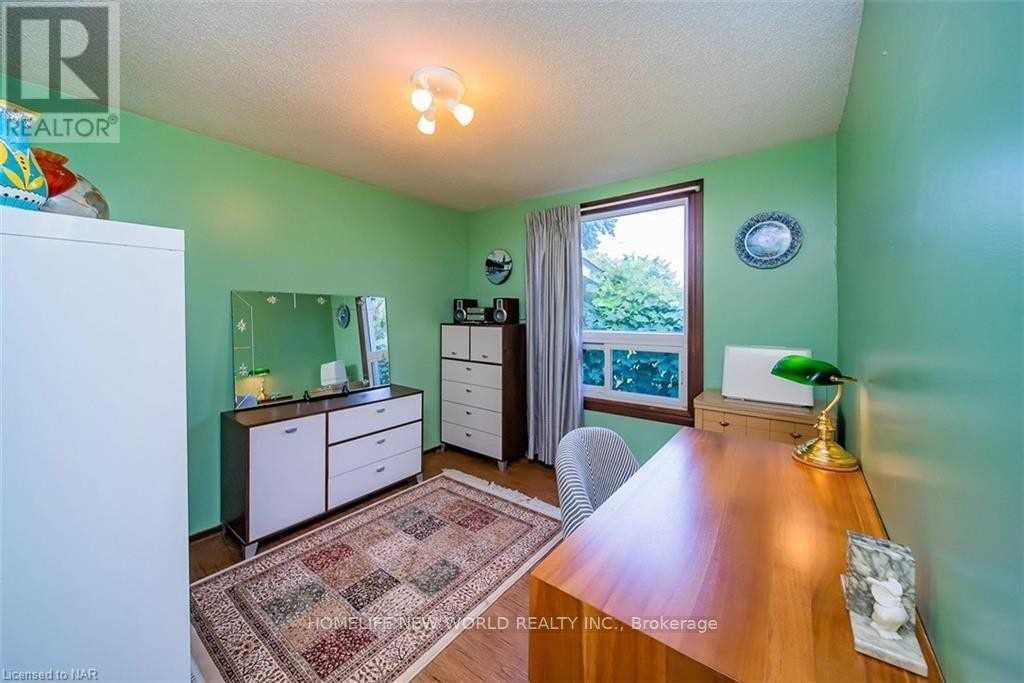 Side - 6568 Orchard Avenue, Niagara Falls, Ontario  L2G 4H5 - Photo 3 - X13236286