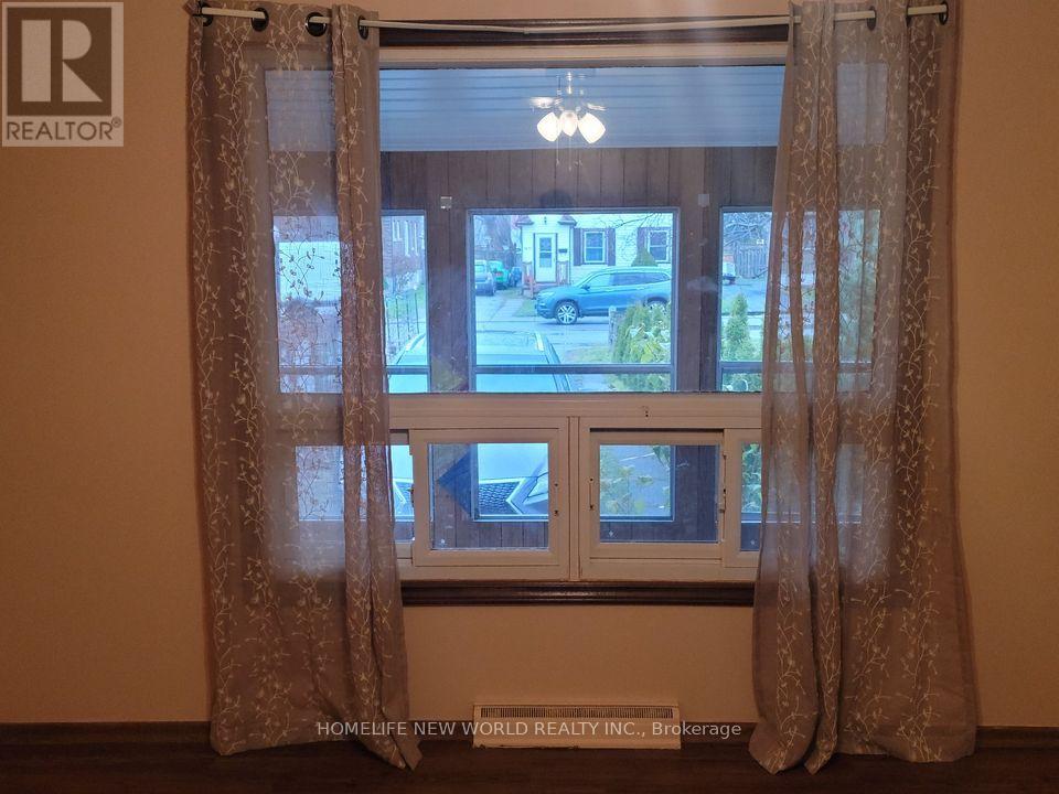Side - 6568 Orchard Avenue, Niagara Falls, Ontario  L2G 4H5 - Photo 7 - X13236286
