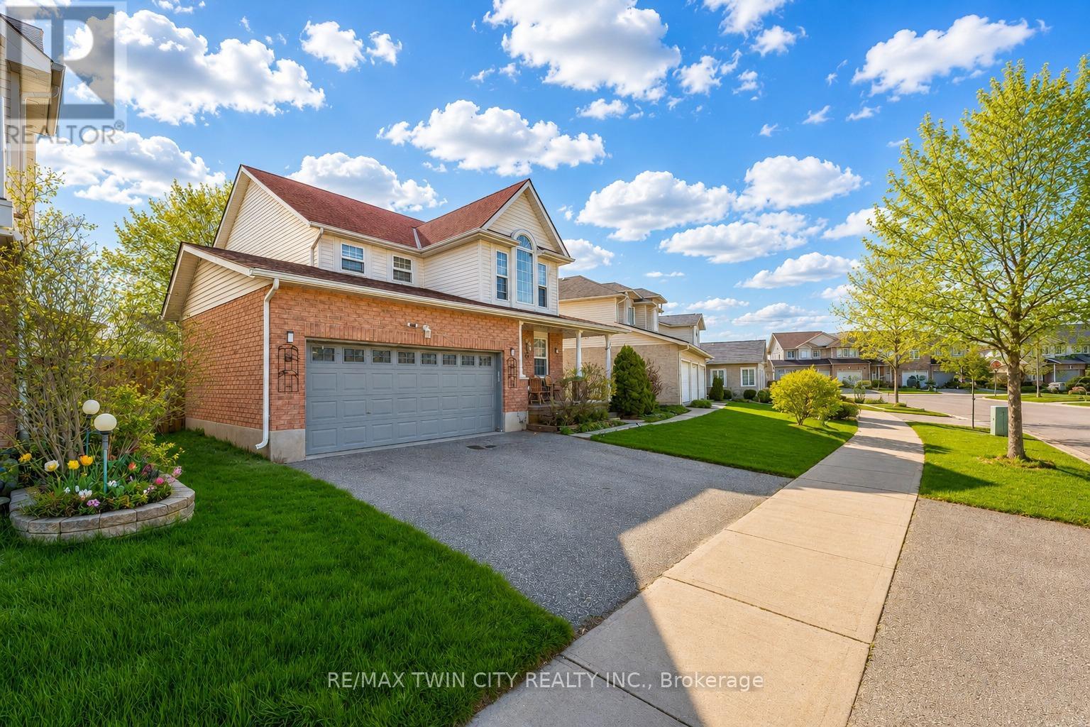 15 Copper Leaf Street, Kitchener, Ontario  N2E 3T3 - Photo 2 - X13236294