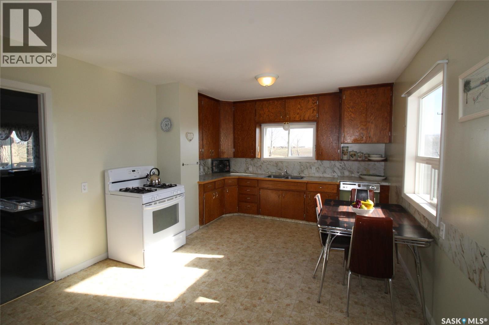 710 Railway Avenue, Arlington Rm No. 79, Saskatchewan  S0N 0S0 - Photo 3 - SK038114