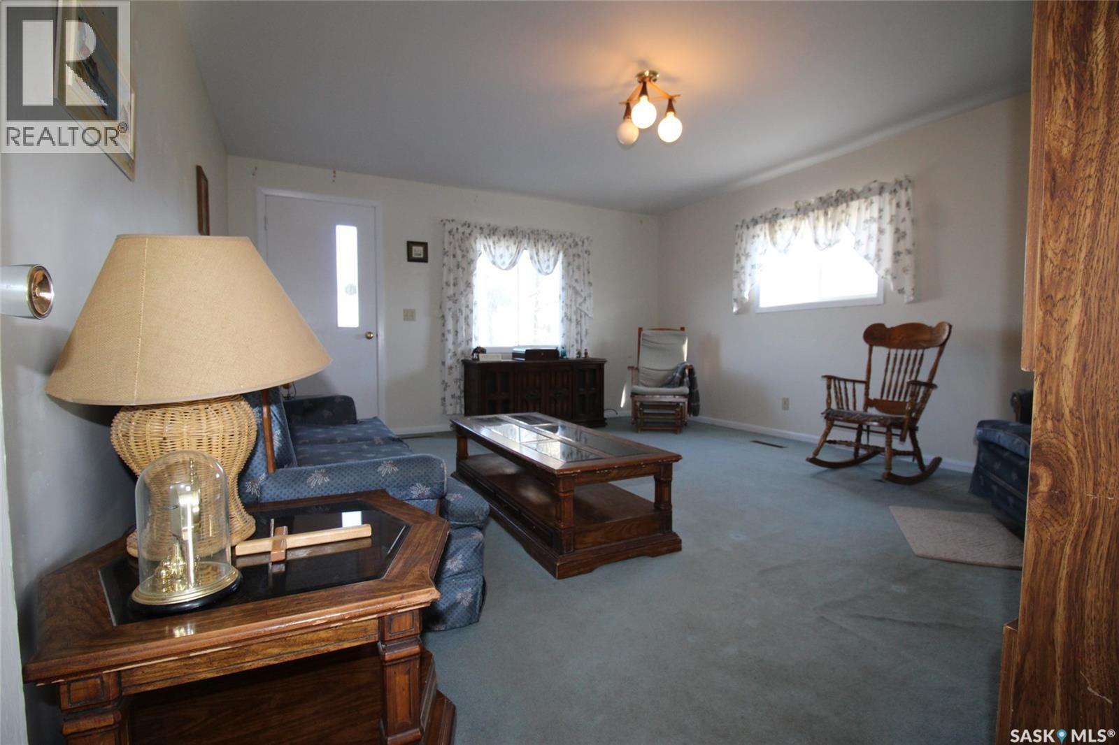 710 Railway Avenue, Arlington Rm No. 79, Saskatchewan  S0N 0S0 - Photo 7 - SK038114