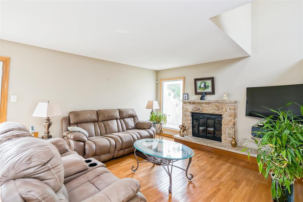 111 Stefanie Drive, Winnipeg, Manitoba  R2G 3A9 - Photo 1 - 202612584