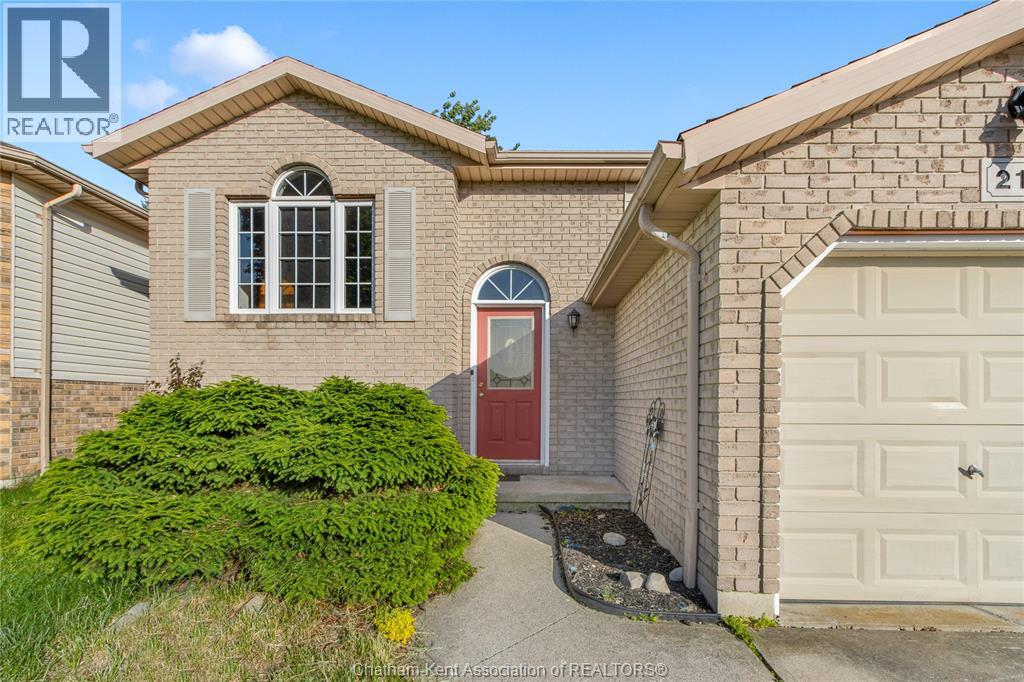 219 Greenfield Lane, Chatham, Ontario  N7L 5N3 - Photo 5 - 26012955