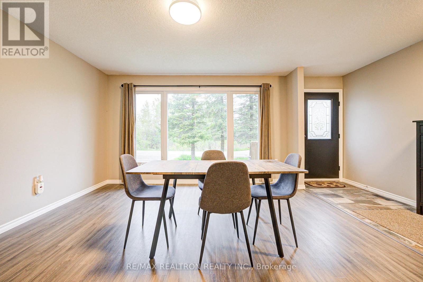 1147 Belle Aire Beach Road, Innisfil, Ontario  L0L 1C0 - Photo 7 - N13235668