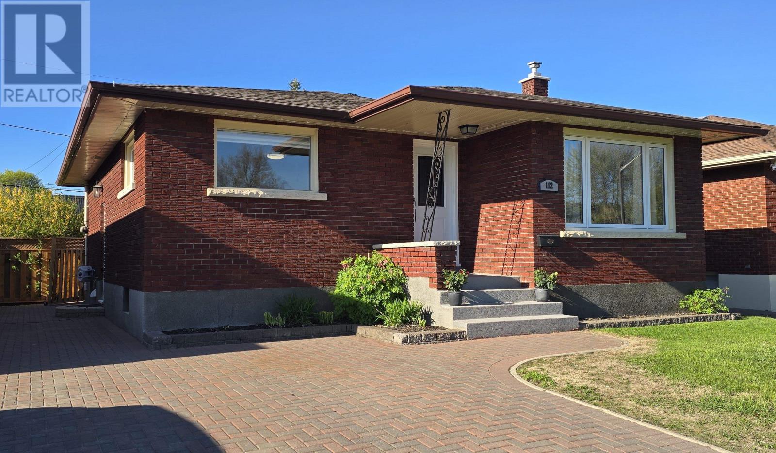 112 Walsh St West, Thunder Bay, Ontario  P7E 4W4 - Photo 1 - TB2601329