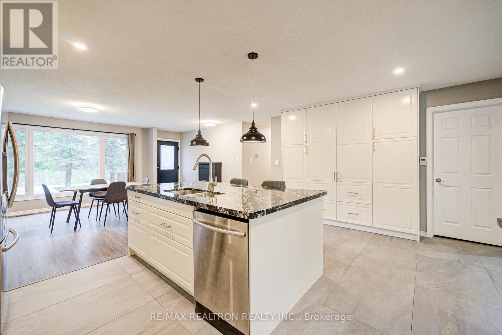 1147 Belle Aire Beach Road, Innisfil, Ontario  L0L 1C0 - Photo 12 - N13235668