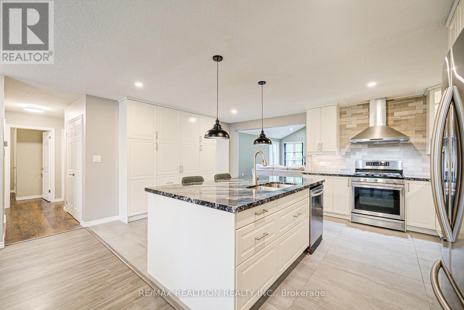 1147 Belle Aire Beach Road, Innisfil, Ontario  L0L 1C0 - Photo 9 - N13235668