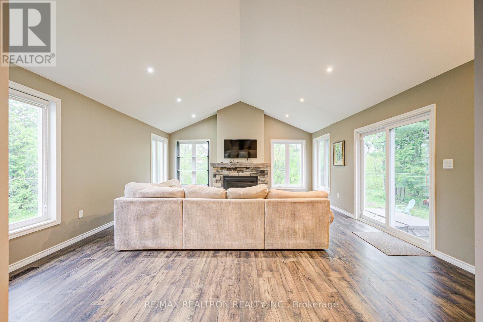 1147 Belle Aire Beach Road, Innisfil, Ontario  L0L 1C0 - Photo 13 - N13235668