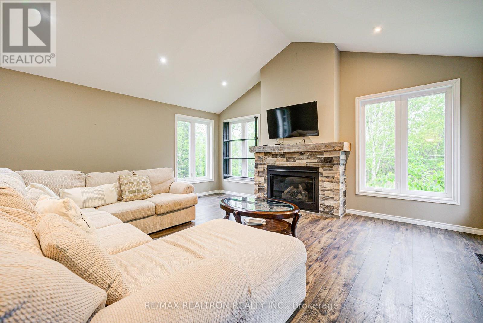1147 Belle Aire Beach Road, Innisfil, Ontario  L0L 1C0 - Photo 14 - N13235668