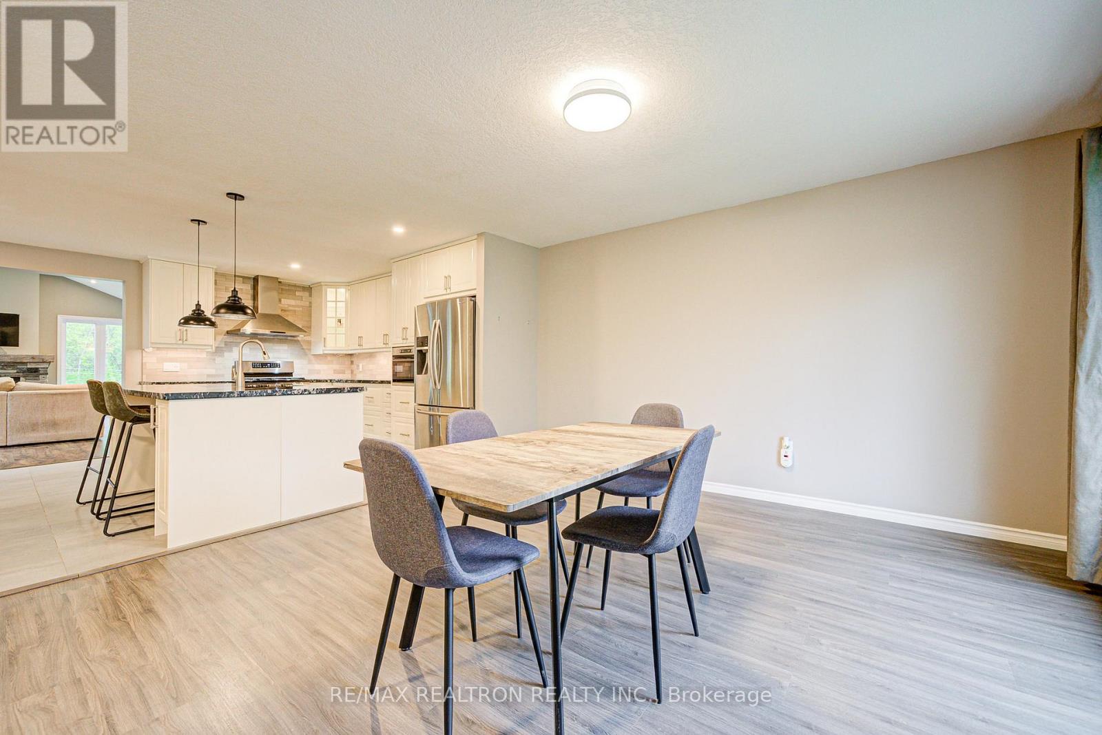 1147 Belle Aire Beach Road, Innisfil, Ontario  L0L 1C0 - Photo 5 - N13235668