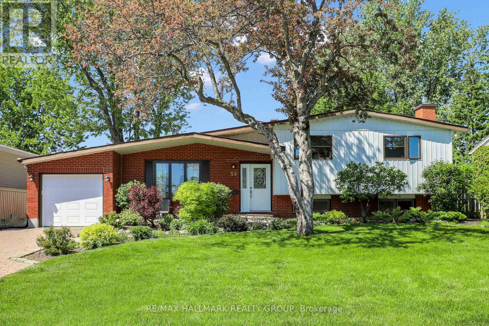 39 BISCAYNE CRESCENT, Ottawa, Ontario