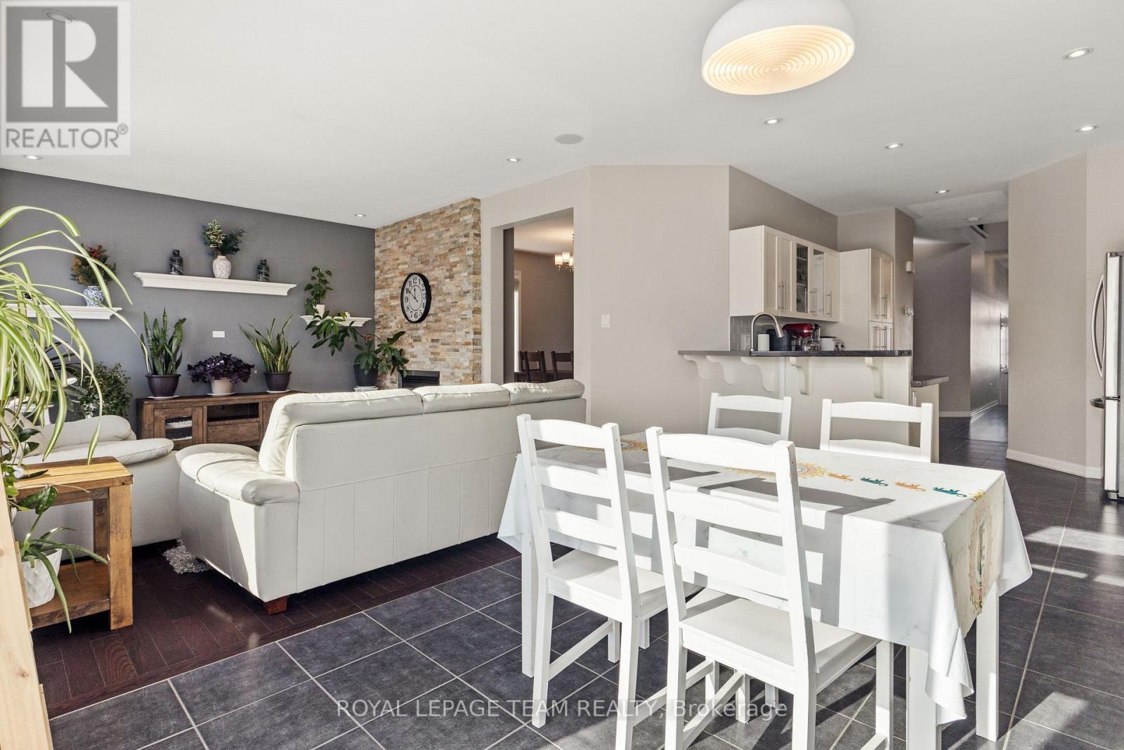 212 Huntsville Drive, Ottawa, Ontario K2T 0C6 - Photo 13 - X13236466