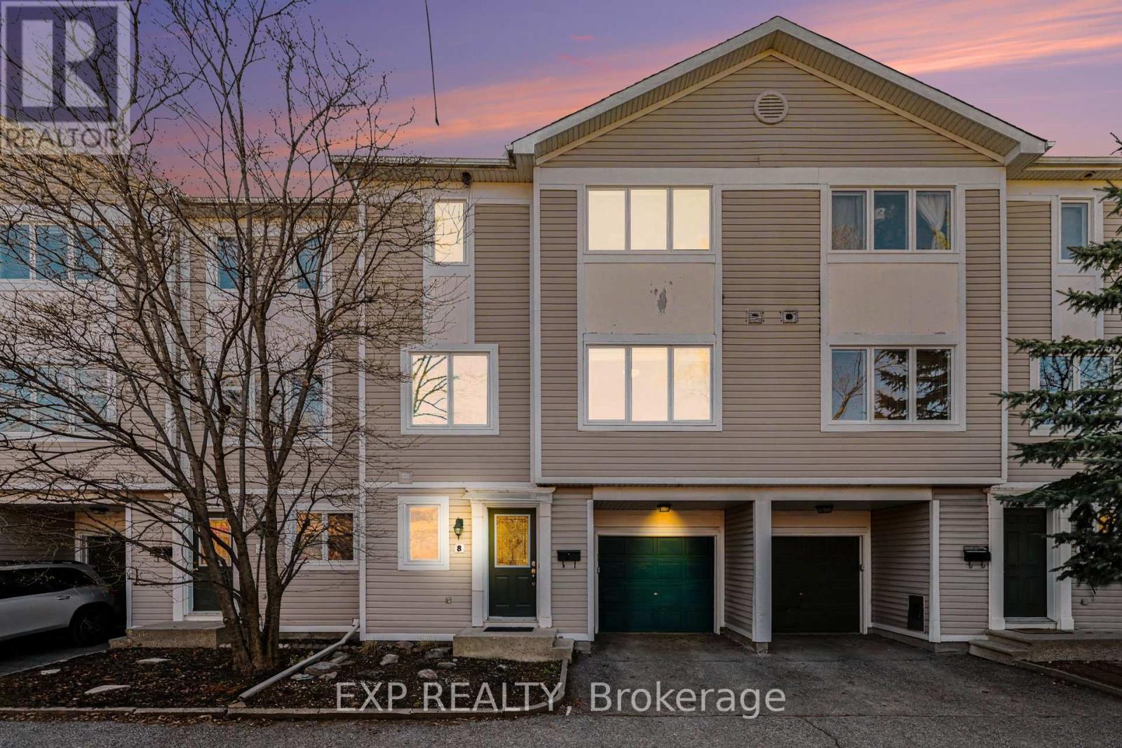 8 BARNABY PRIVATE, Ottawa, Ontario