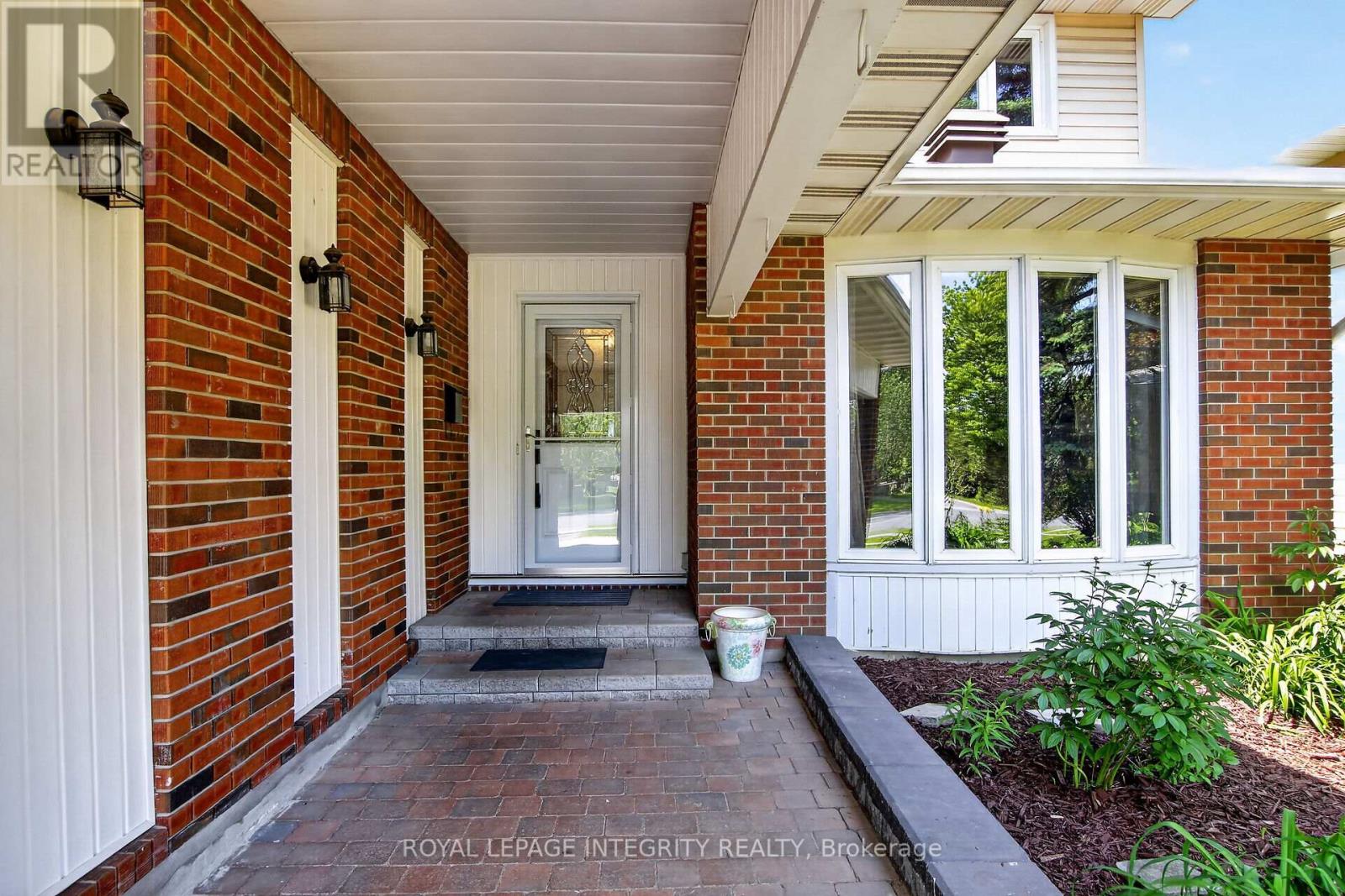 1646 Grey Nuns Drive, Ottawa, Ontario  K1C 1T7 - Photo 3 - X13236586