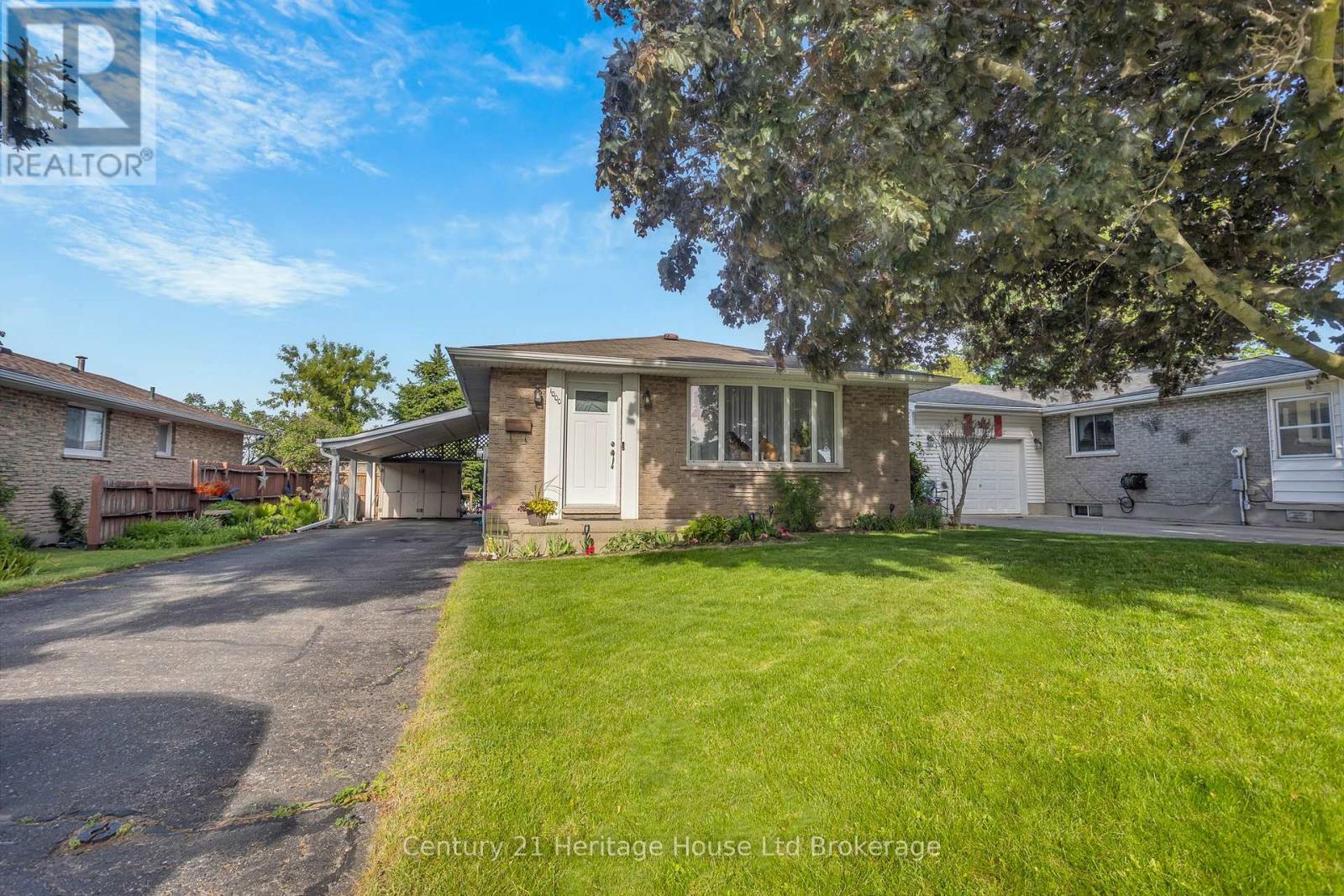 1000 Sunset Boulevard, Woodstock, Ontario N4S 8C4 - Photo 2 - X13236432