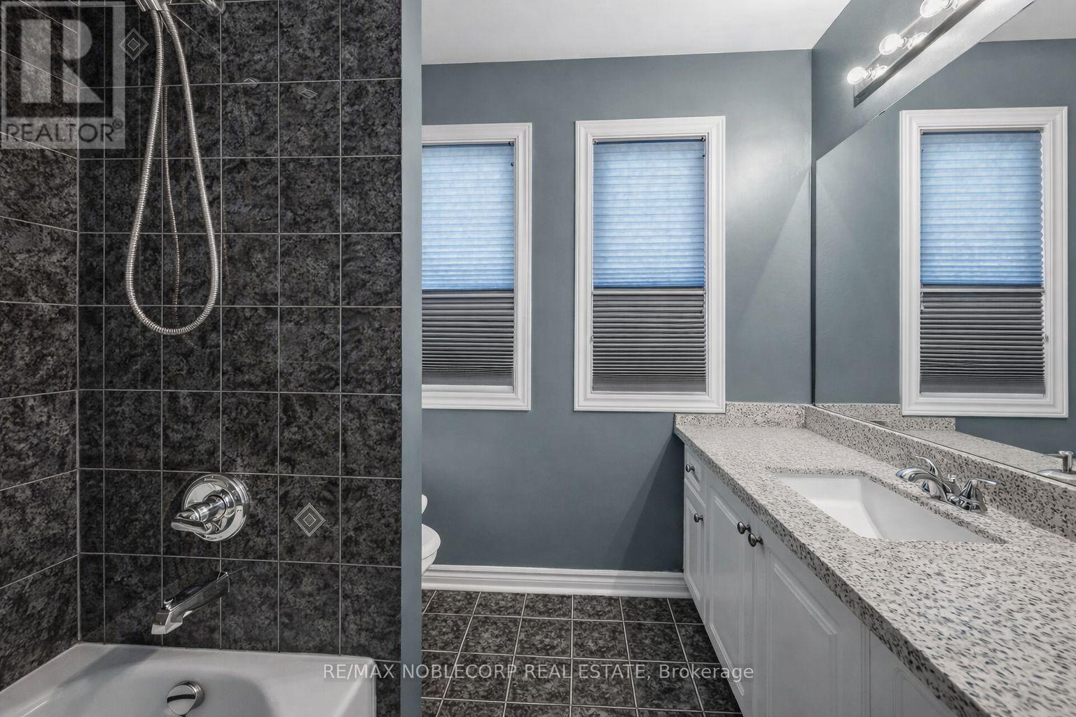 61 Woodhaven Crescent, Richmond Hill, Ontario  L4E 3T2 - Photo 19 - N13071038