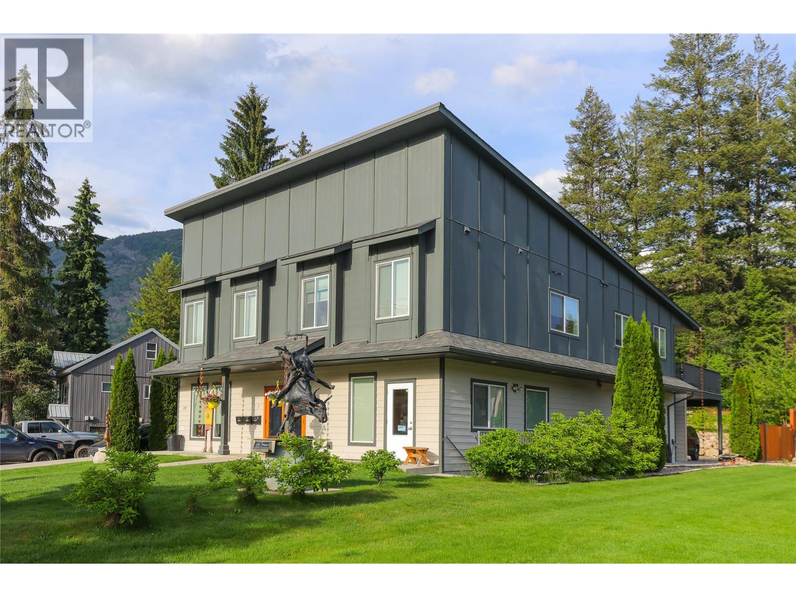 495 Columbia Street, Castlegar, British Columbia V1N 1G8 - Photo 3 - 10388199