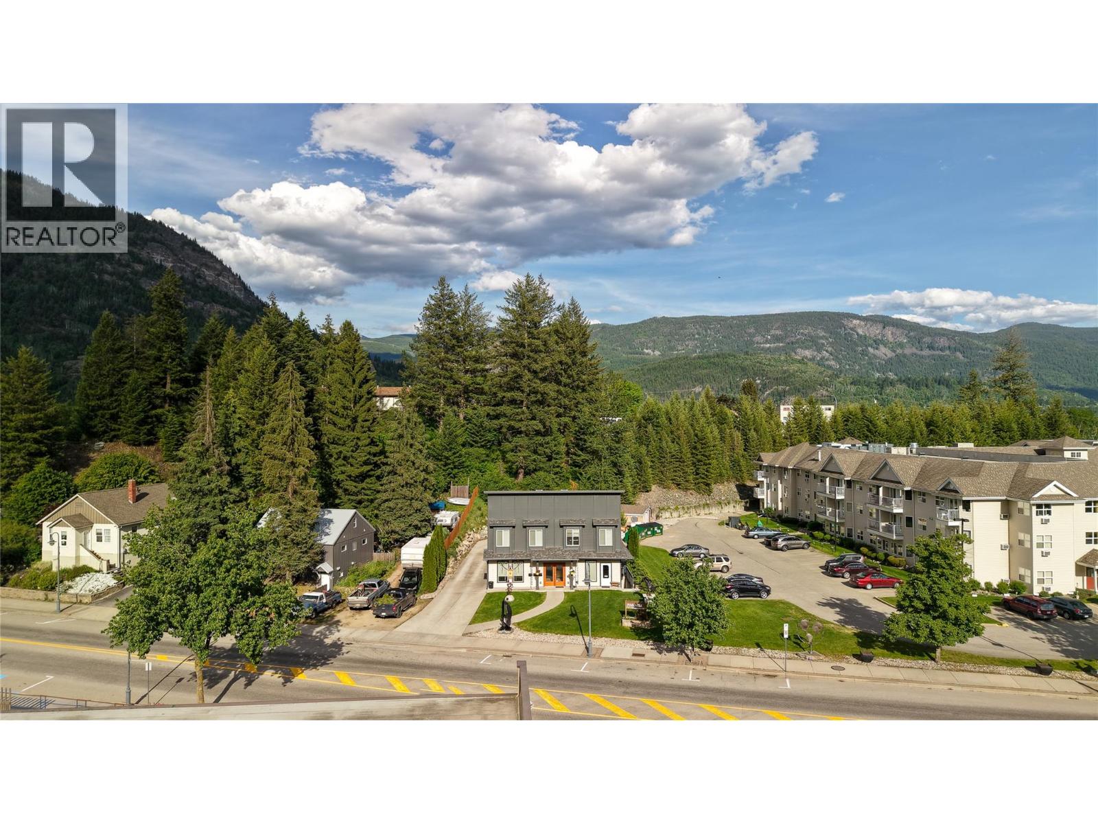 495 Columbia Street, Castlegar, British Columbia V1N 1G8 - Photo 10 - 10388199