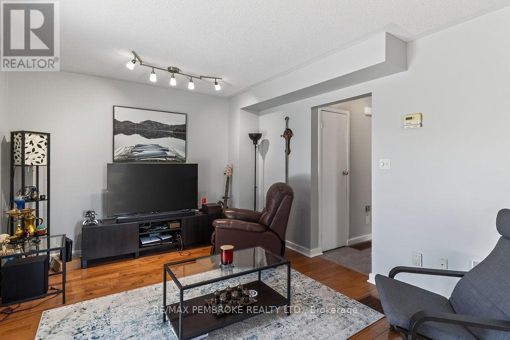 466 Gourley Avenue, Pembroke, Ontario  K8A 8J5 - Photo 15 - X13236636