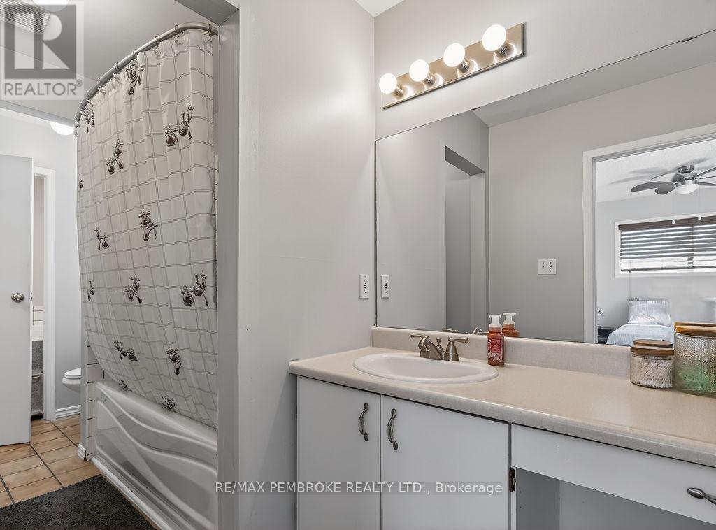 466 Gourley Avenue, Pembroke, Ontario  K8A 8J5 - Photo 25 - X13236636