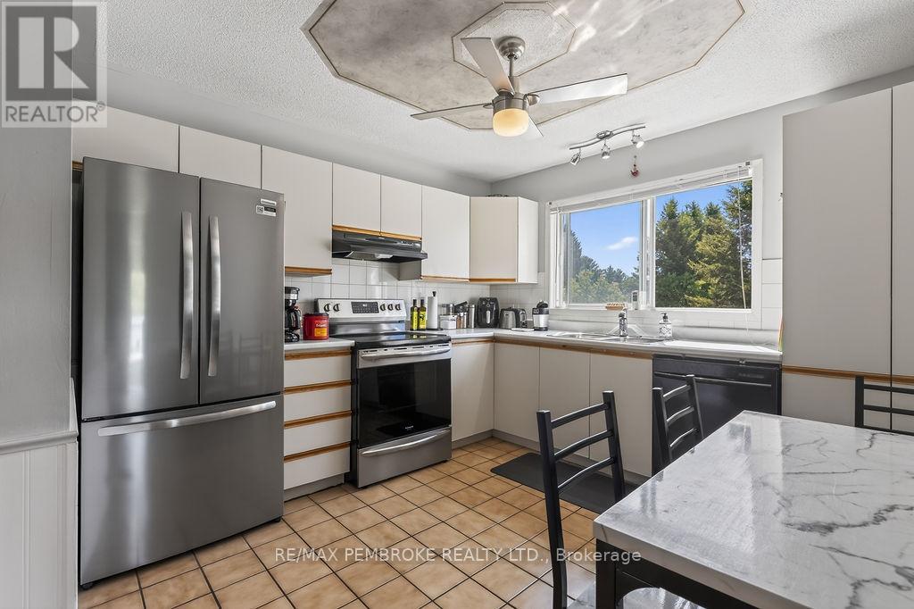 466 Gourley Avenue, Pembroke, Ontario  K8A 8J5 - Photo 7 - X13236636