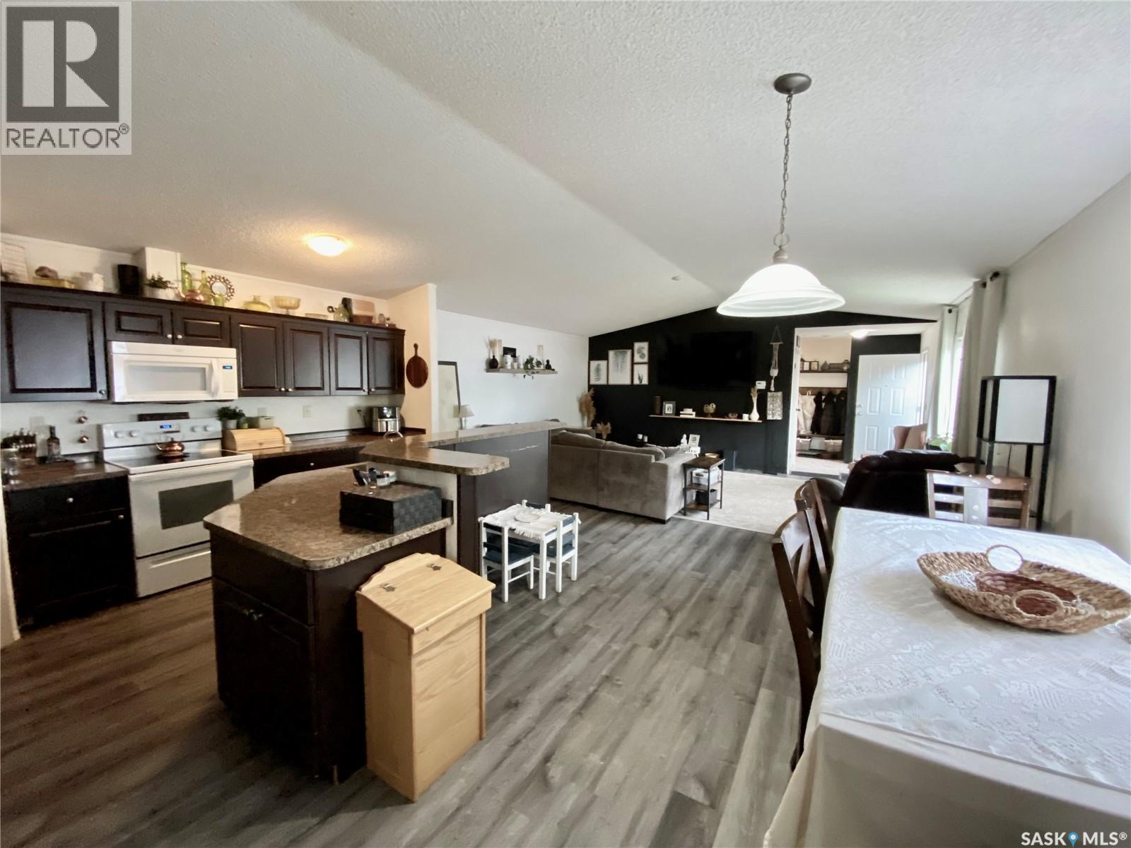 114 3 Street E, Carnduff, Saskatchewan  S0C 0S0 - Photo 11 - SK038164