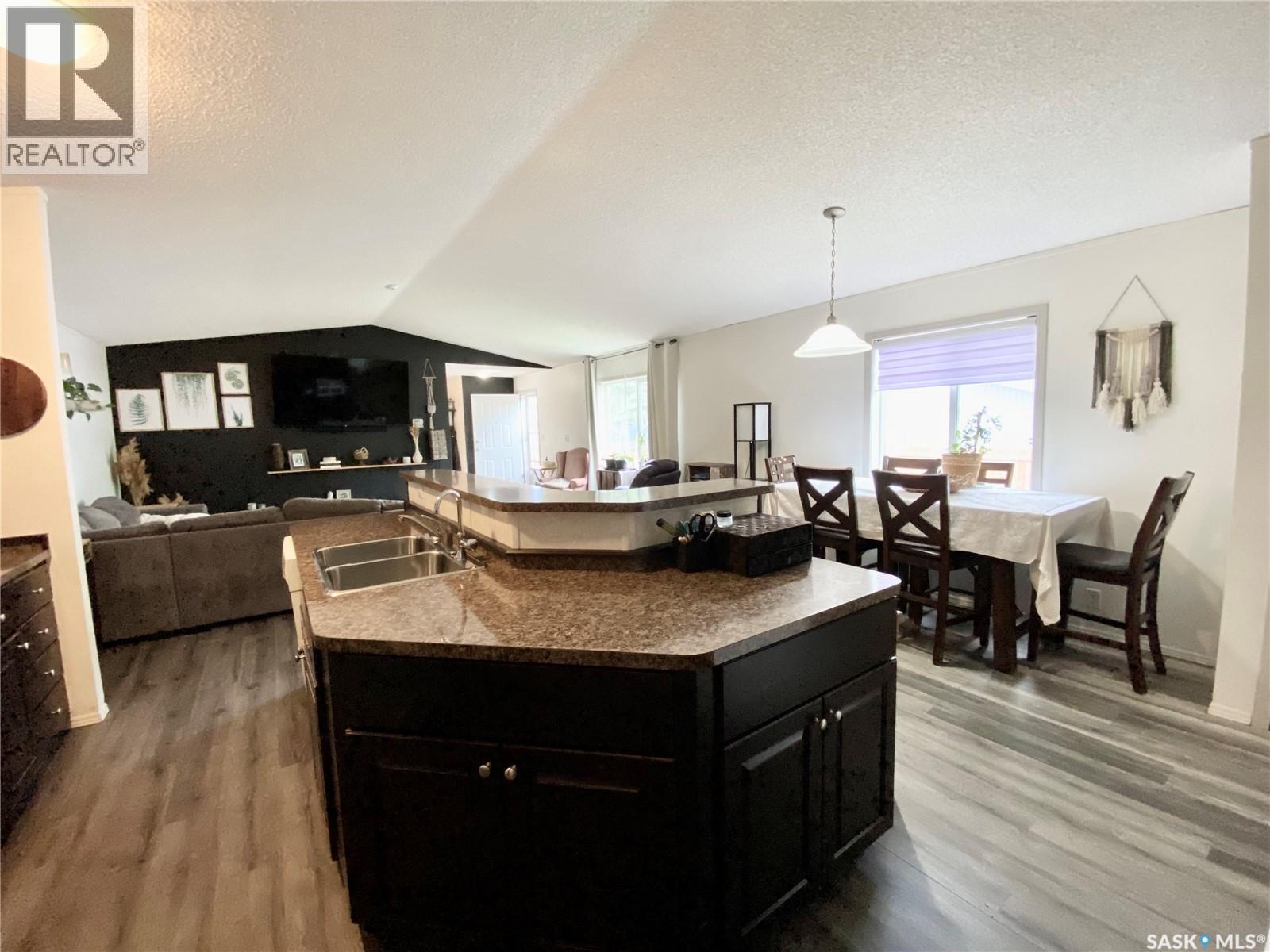 114 3 Street E, Carnduff, Saskatchewan  S0C 0S0 - Photo 8 - SK038164