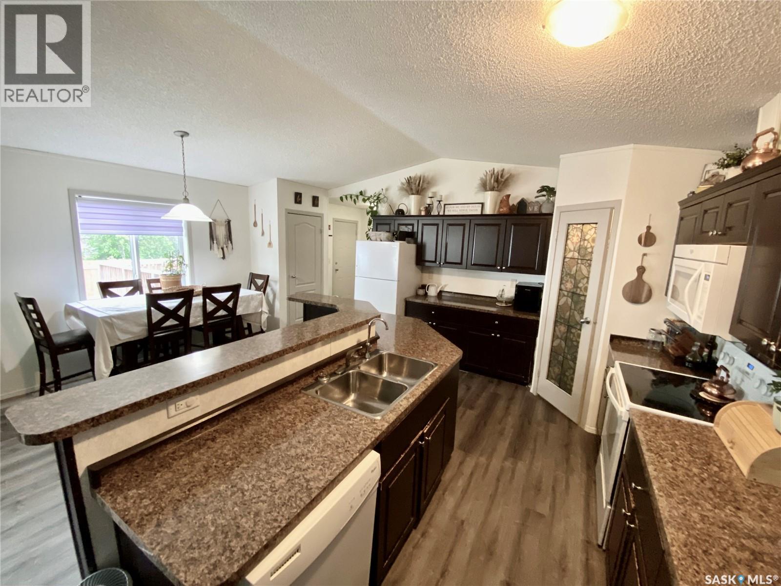 114 3 Street E, Carnduff, Saskatchewan  S0C 0S0 - Photo 9 - SK038164