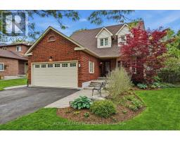 40 MOFFAT CRESCENT, Aurora, Ontario