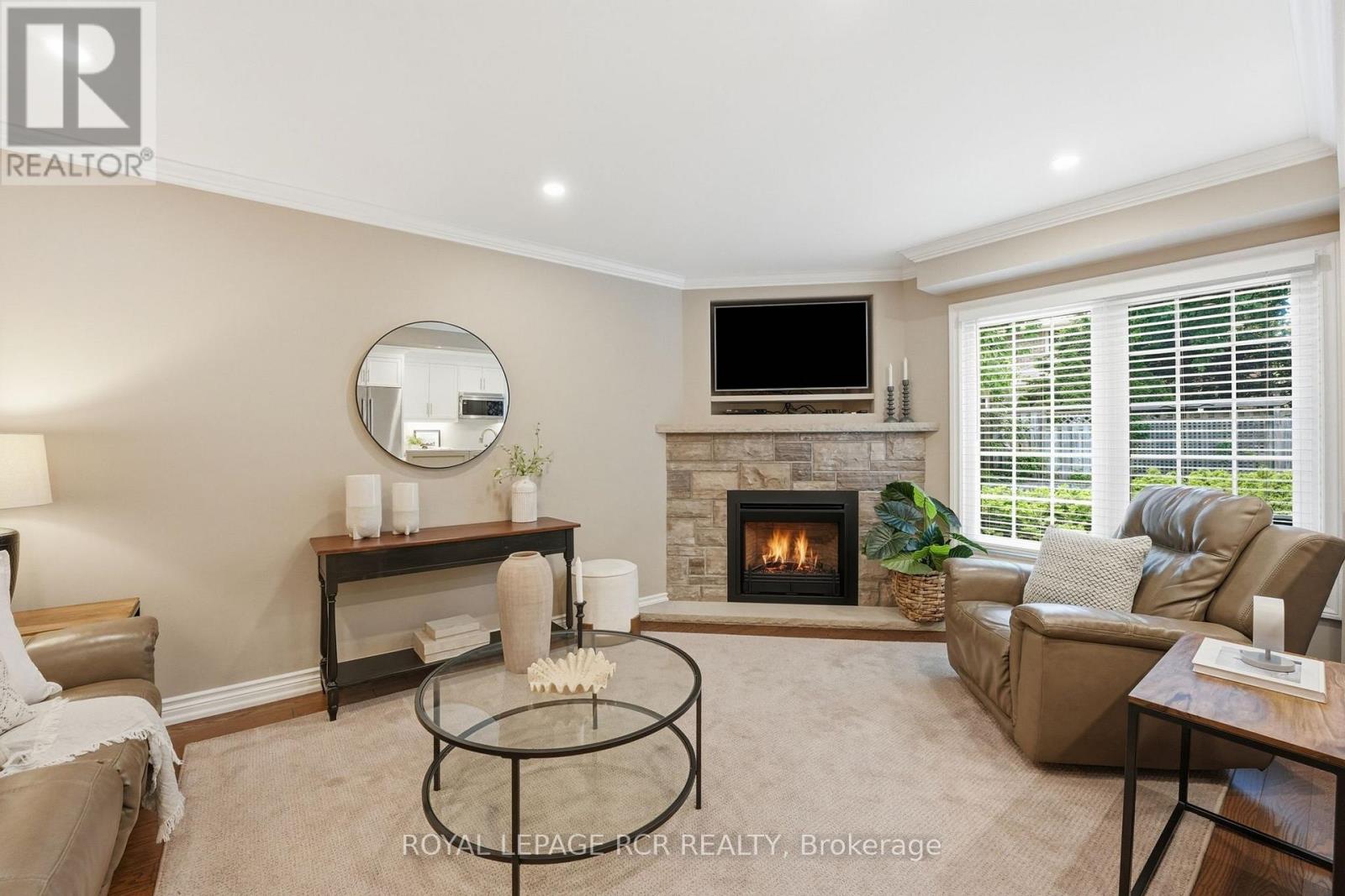 40 Moffat Crescent, Aurora, Ontario  L4G 4Z9 - Photo 5 - N13234104