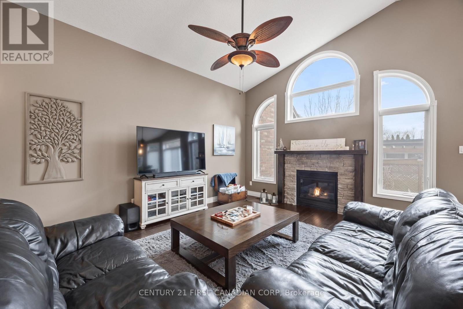 10159 Meadowlily Crescent, Lambton Shores, Ontario  N0M 1T0 - Photo 13 - X12934062