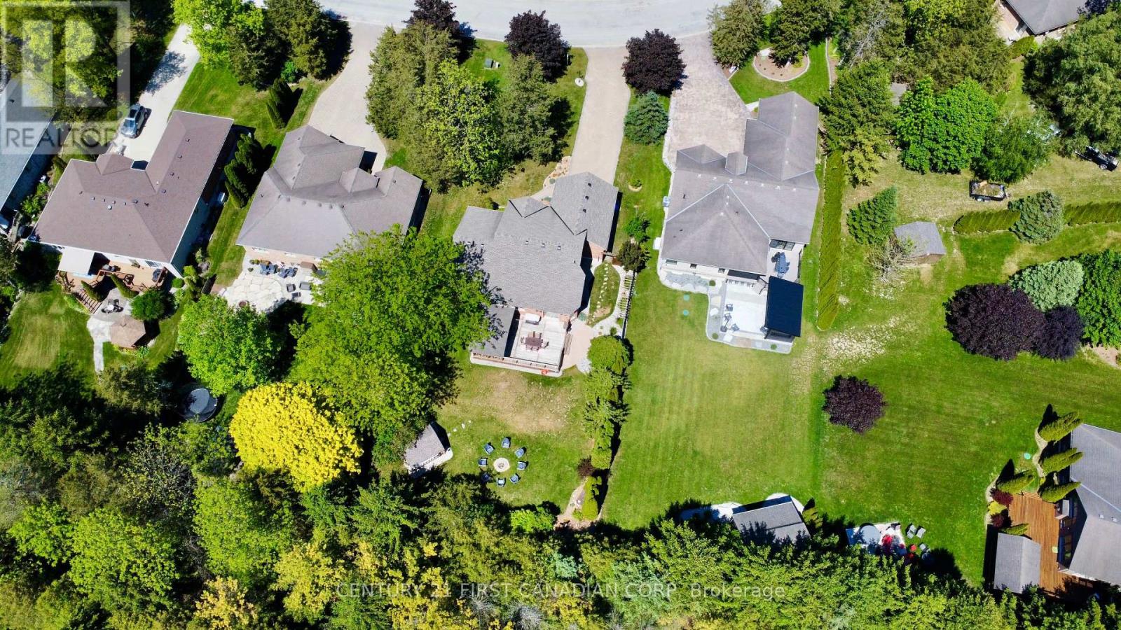 10159 Meadowlily Crescent, Lambton Shores, Ontario  N0M 1T0 - Photo 2 - X12934062