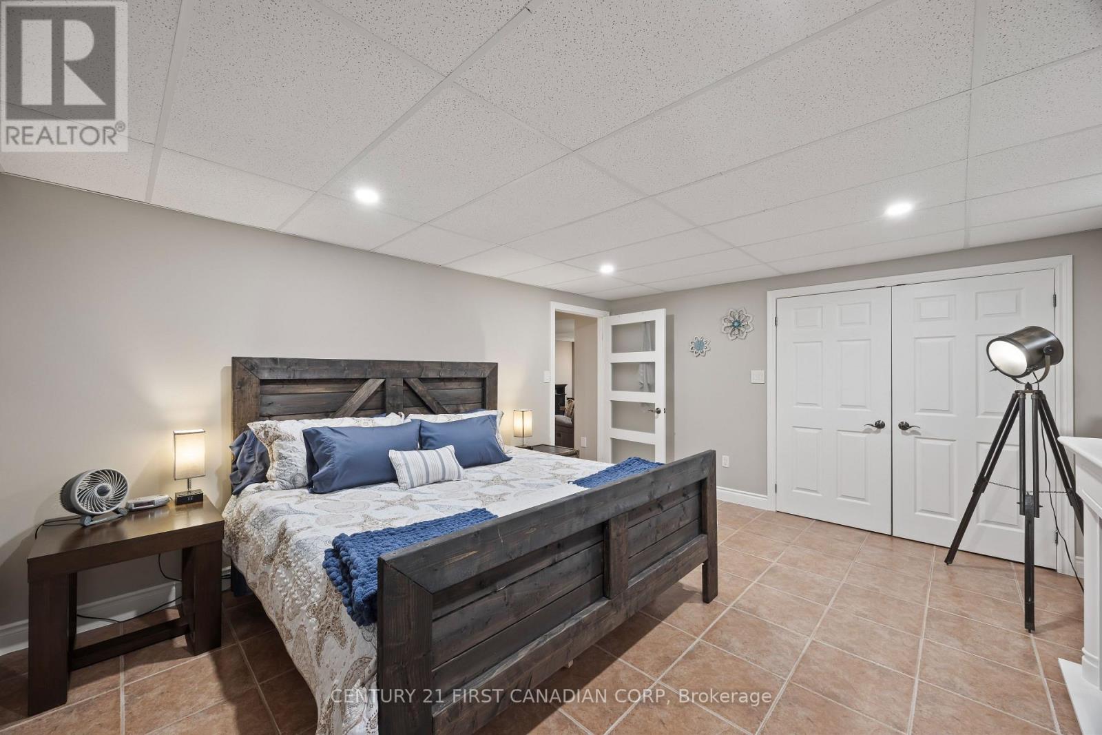 10159 Meadowlily Crescent, Lambton Shores, Ontario  N0M 1T0 - Photo 35 - X12934062