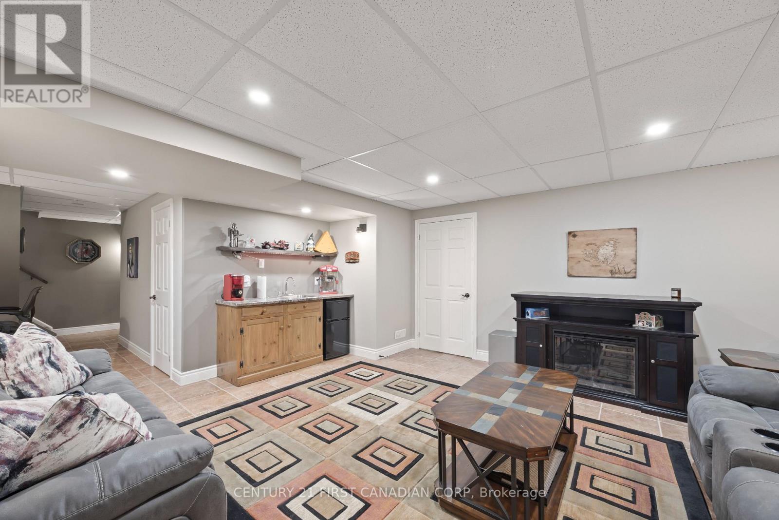 10159 Meadowlily Crescent, Lambton Shores, Ontario  N0M 1T0 - Photo 33 - X12934062