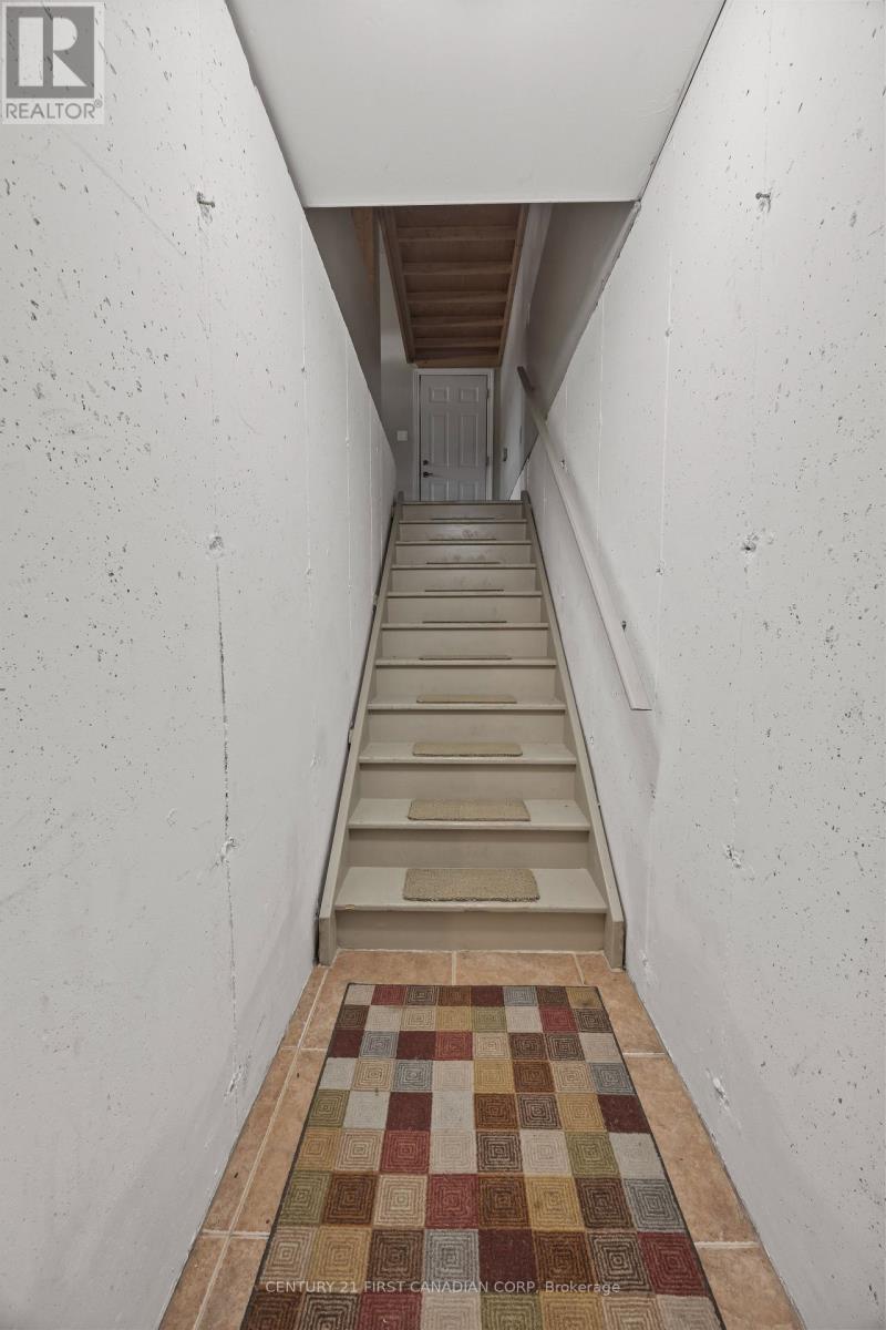 10159 Meadowlily Crescent, Lambton Shores, Ontario  N0M 1T0 - Photo 39 - X12934062