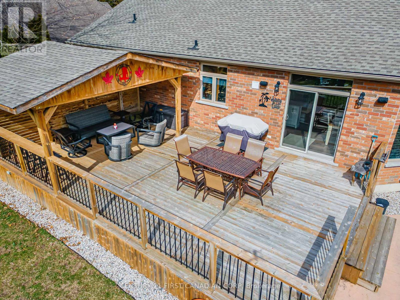 10159 Meadowlily Crescent, Lambton Shores, Ontario  N0M 1T0 - Photo 45 - X12934062