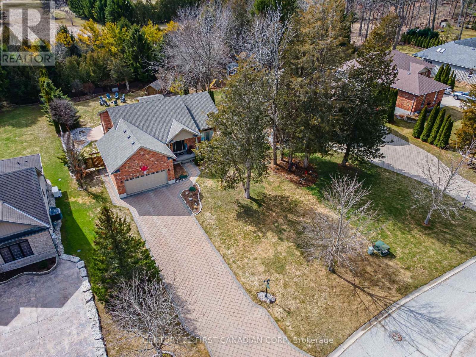 10159 Meadowlily Crescent, Lambton Shores, Ontario  N0M 1T0 - Photo 5 - X12934062