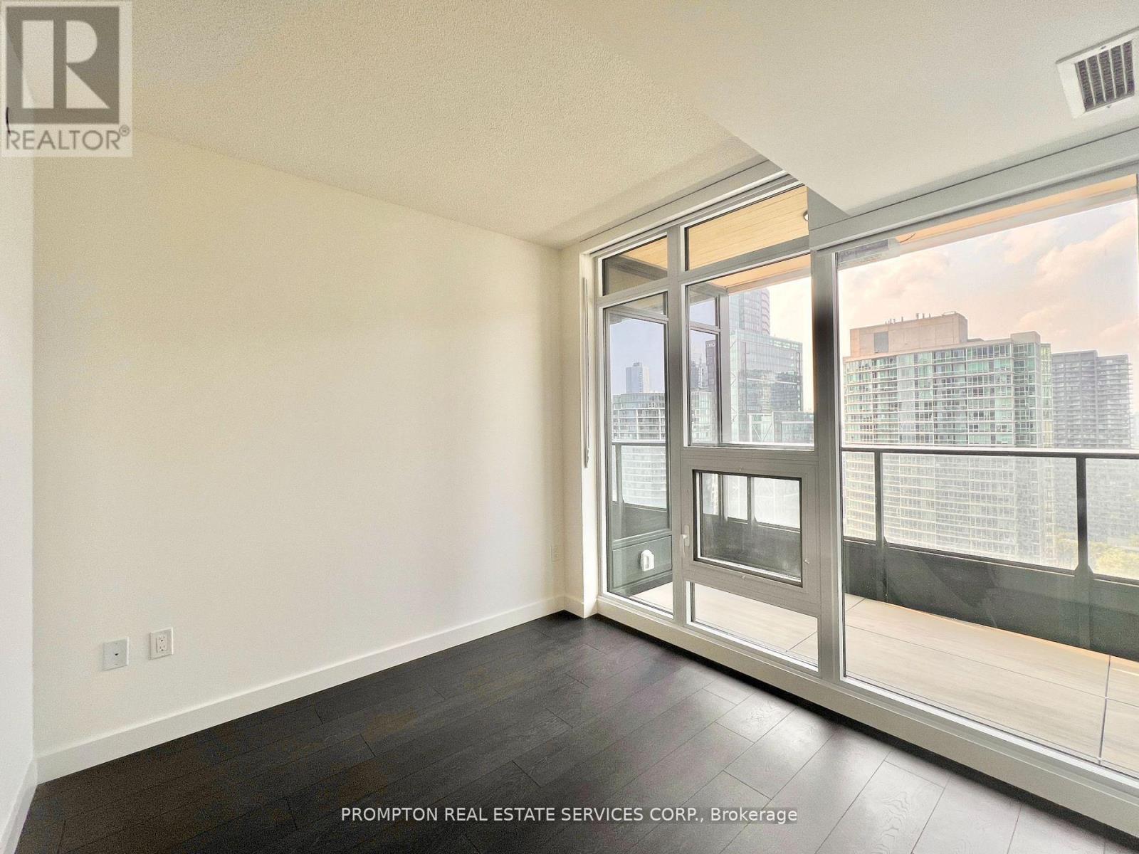 3512 - 1 Concord Cityplace Way, Toronto, Ontario  M5V 0X3 - Photo 7 - C13236418