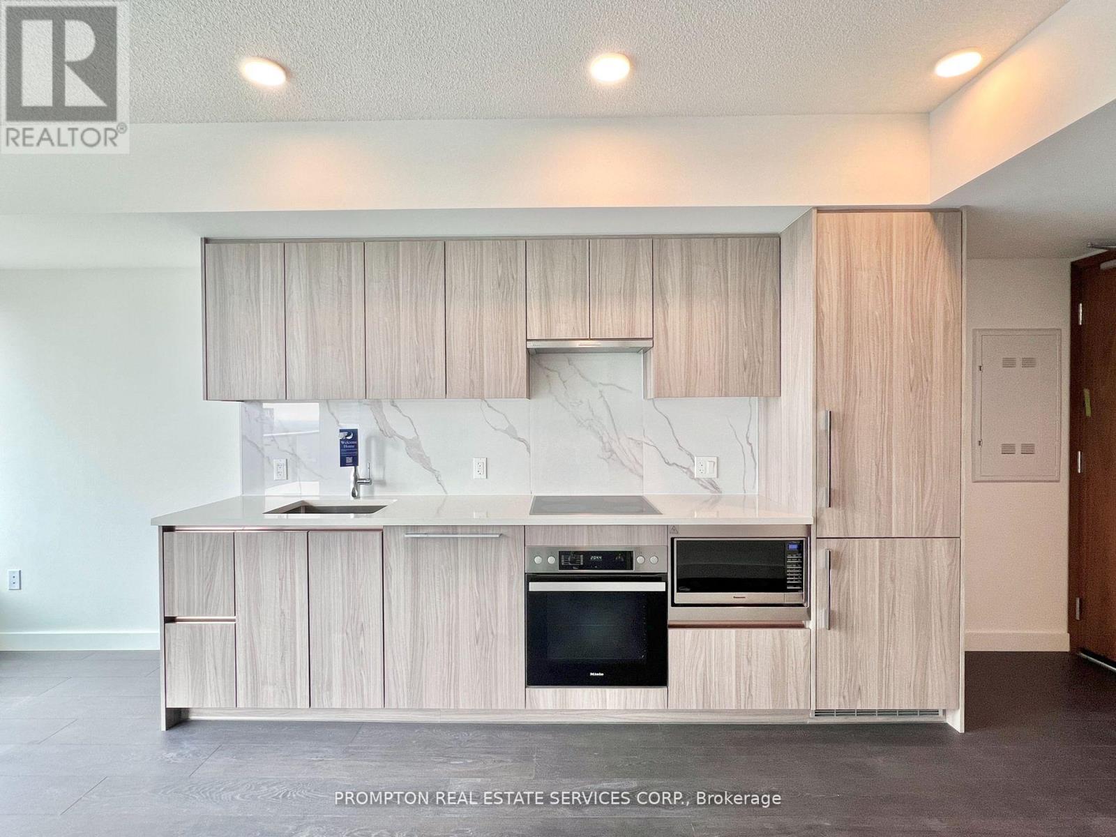 3512 - 1 Concord Cityplace Way, Toronto, Ontario  M5V 0X3 - Photo 8 - C13236418