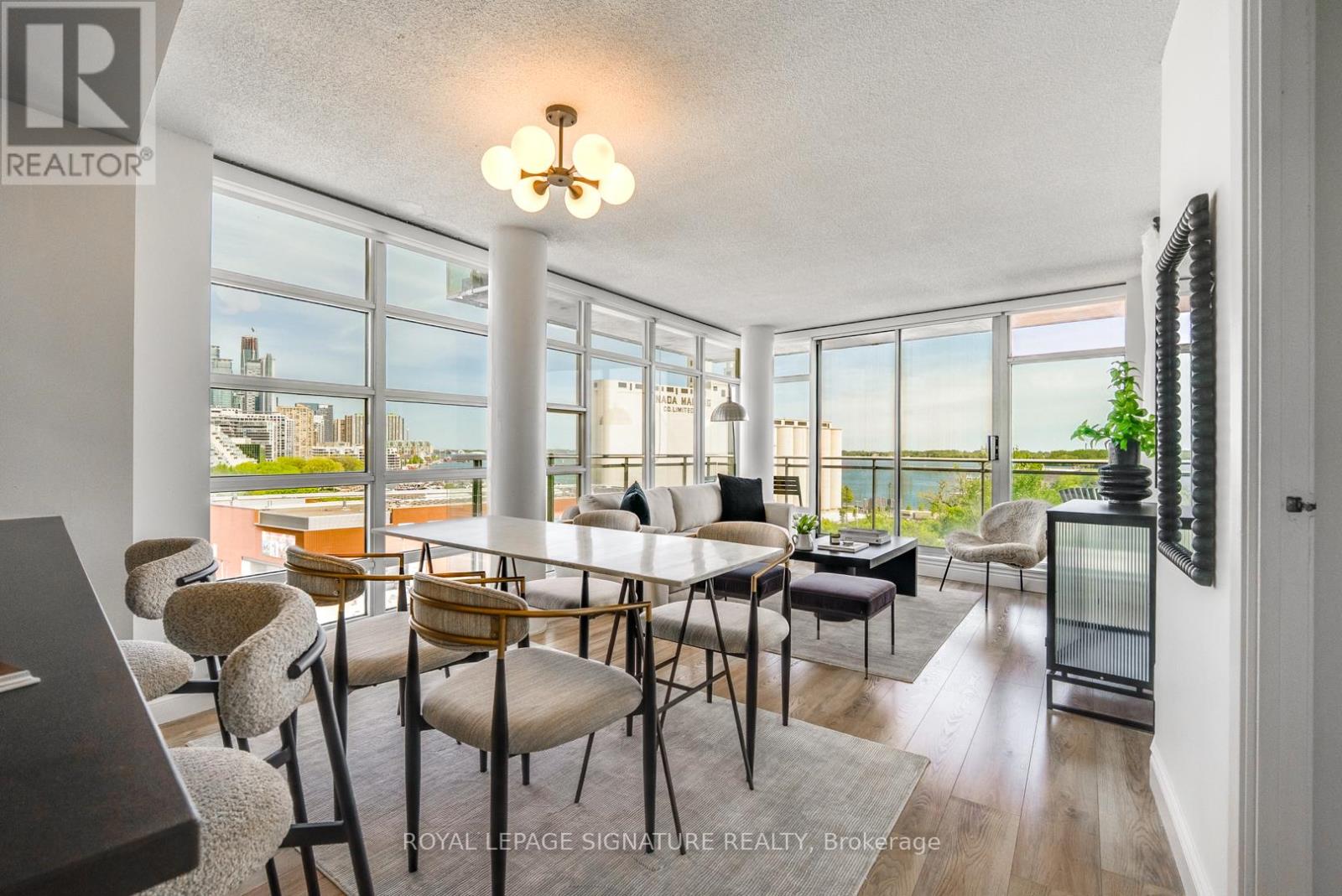 1007 - 650 Queens Quay W, Toronto, Ontario  M5V 3Y7 - Photo 1 - C13236524