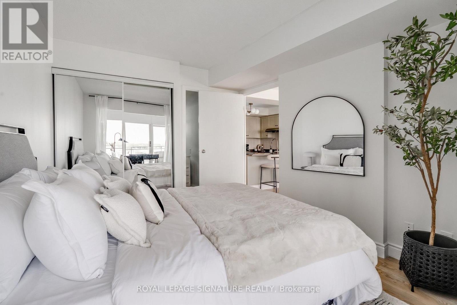 1007 - 650 Queens Quay W, Toronto, Ontario  M5V 3Y7 - Photo 11 - C13236524