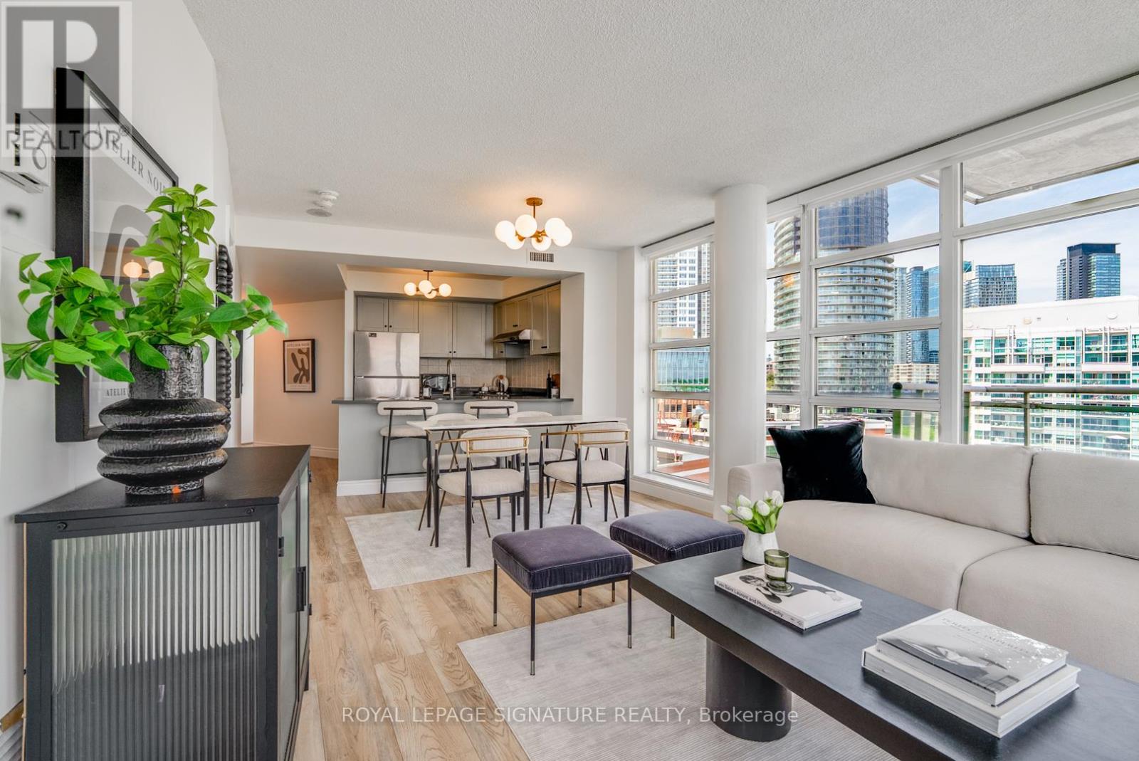 1007 - 650 Queens Quay W, Toronto, Ontario  M5V 3Y7 - Photo 2 - C13236524