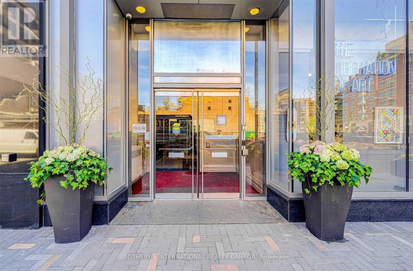 2018 - 155 Yorkville Avenue, Toronto, Ontario  M5R 0B4 - Photo 1 - C13236598