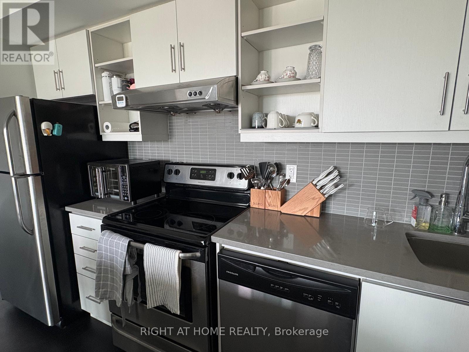 1413 - 160 Vanderhoof Avenue, Toronto, Ontario  M4G 2G6 - Photo 9 - C13236620